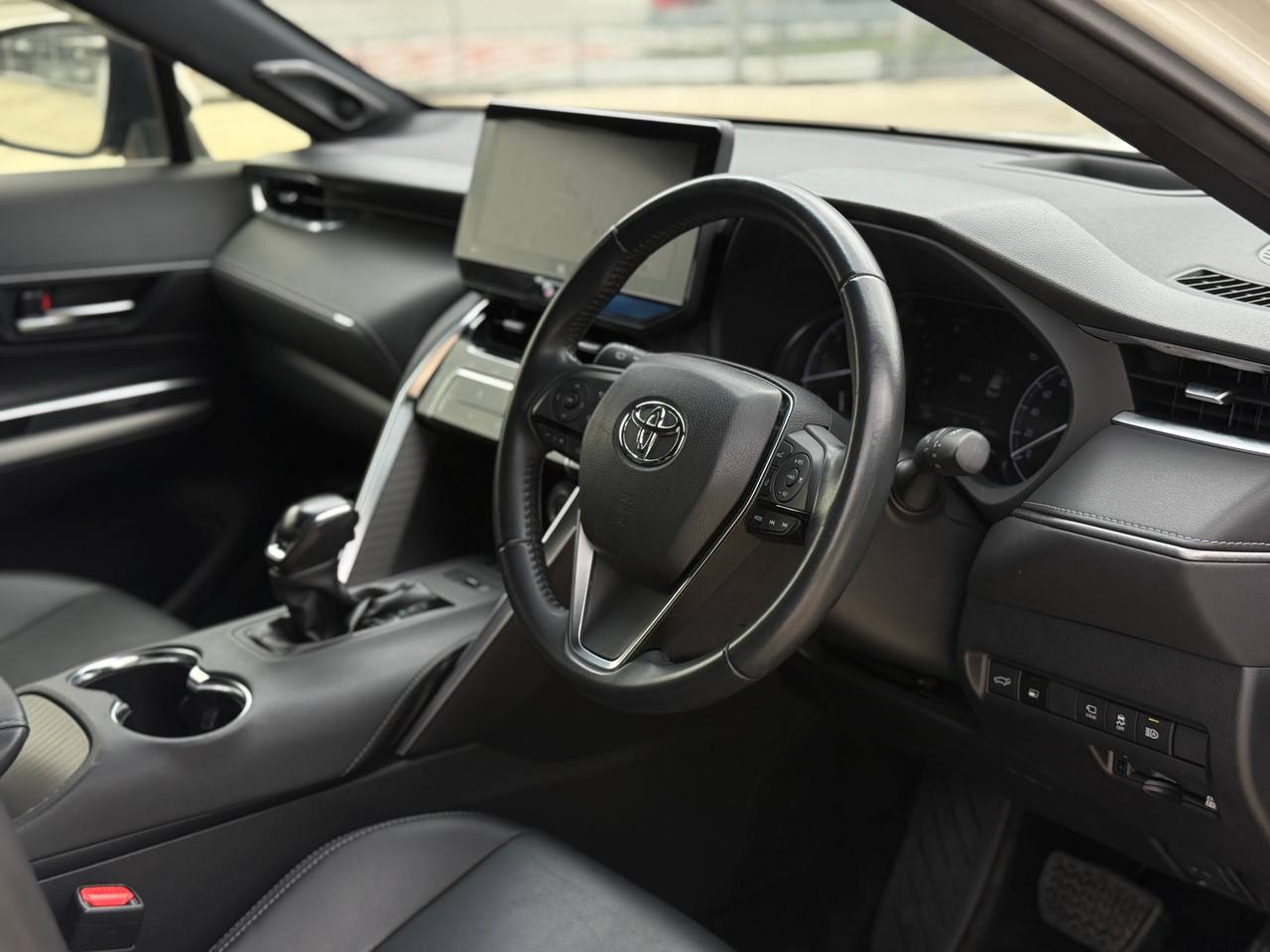 (MERDEKA SALES) 2020 TOYOTA HARRIER 2.0 Z HALF LEATHER
