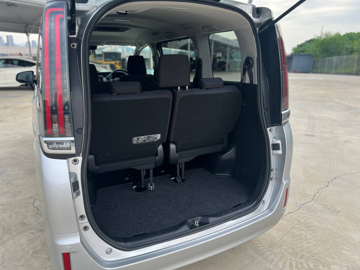 2021 TOYOTA NOAH 2.0X