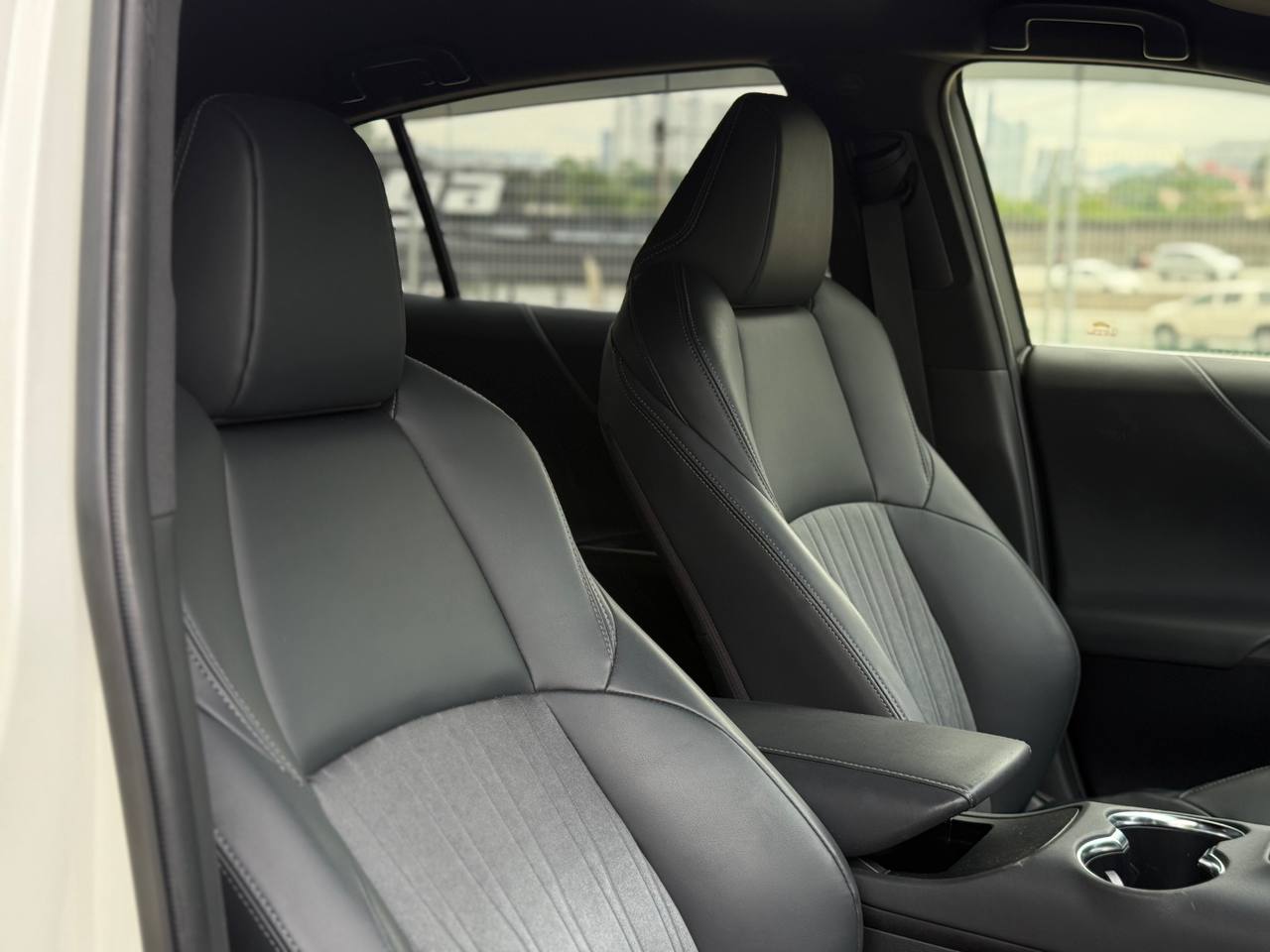(MERDEKA SALES) 2020 TOYOTA HARRIER 2.0 Z HALF LEATHER