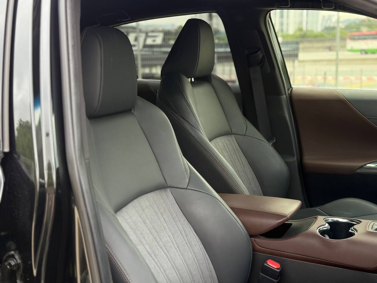 (MERDEKA SALES) 2021 TOYOTA HARRIER 2.0 Z HALF LEATHER