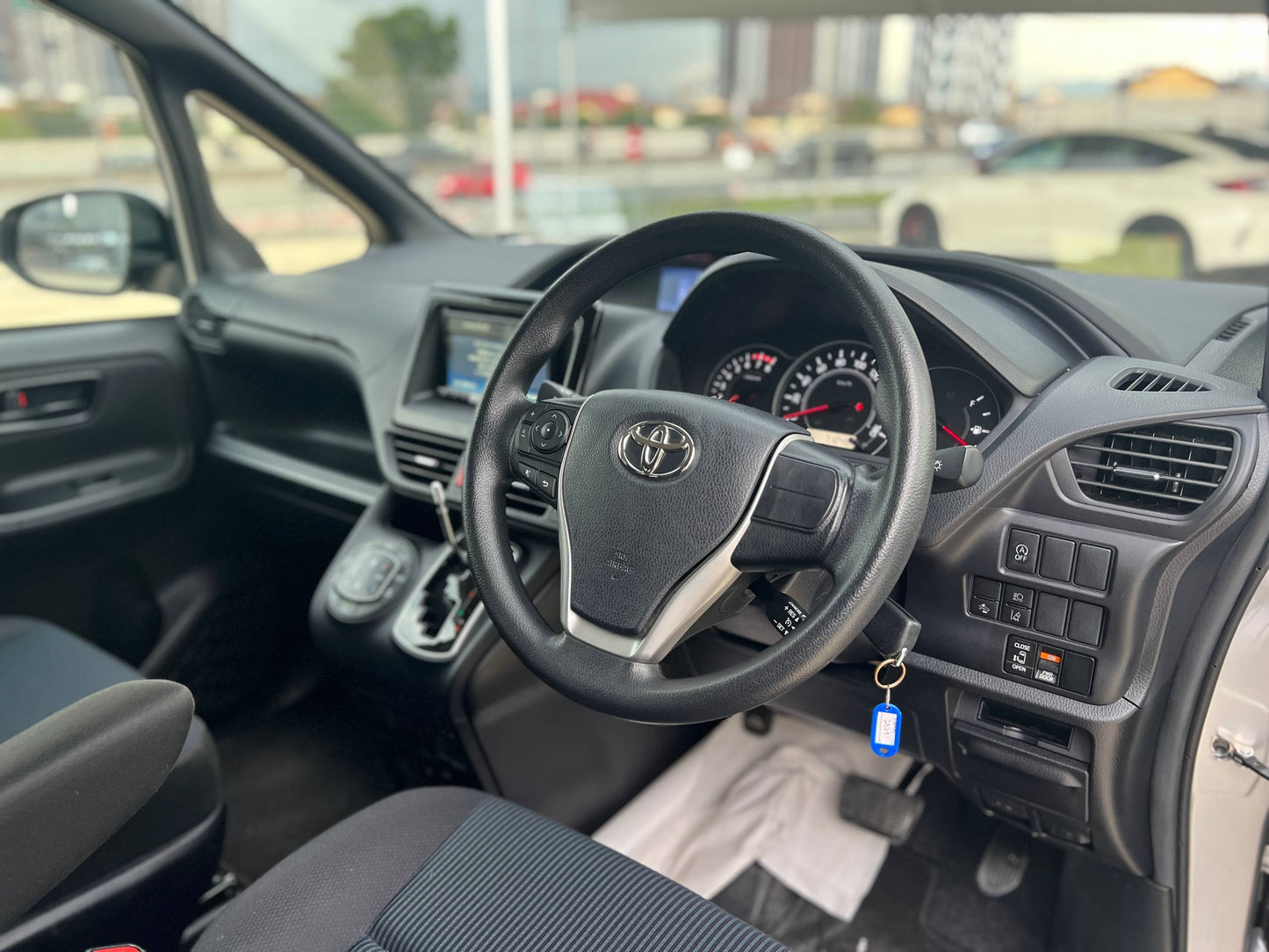 2021 TOYOTA NOAH 2.0X