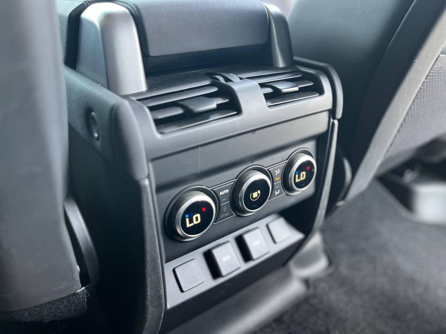 LAND ROVER DEFENDER 110S P300