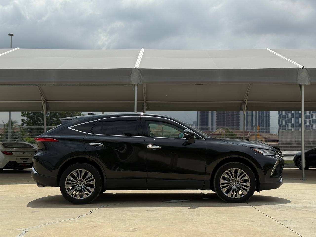 (MERDEKA SALES) 2020 TOYOTA HARRIER 2.0 Z HALF LEATHER