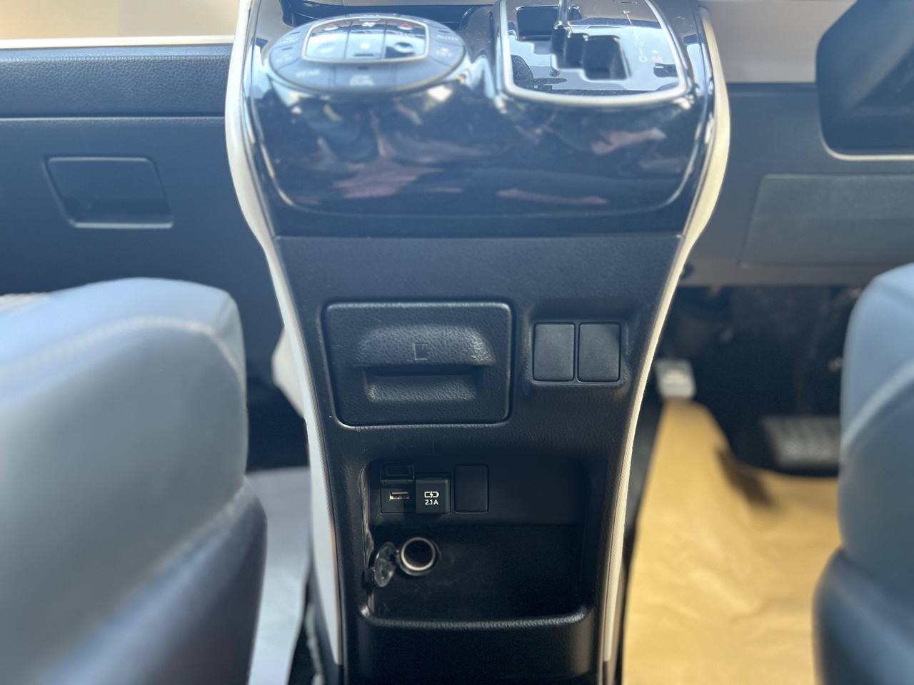 2021 TOYOTA NOAH 2.0 WXB III
