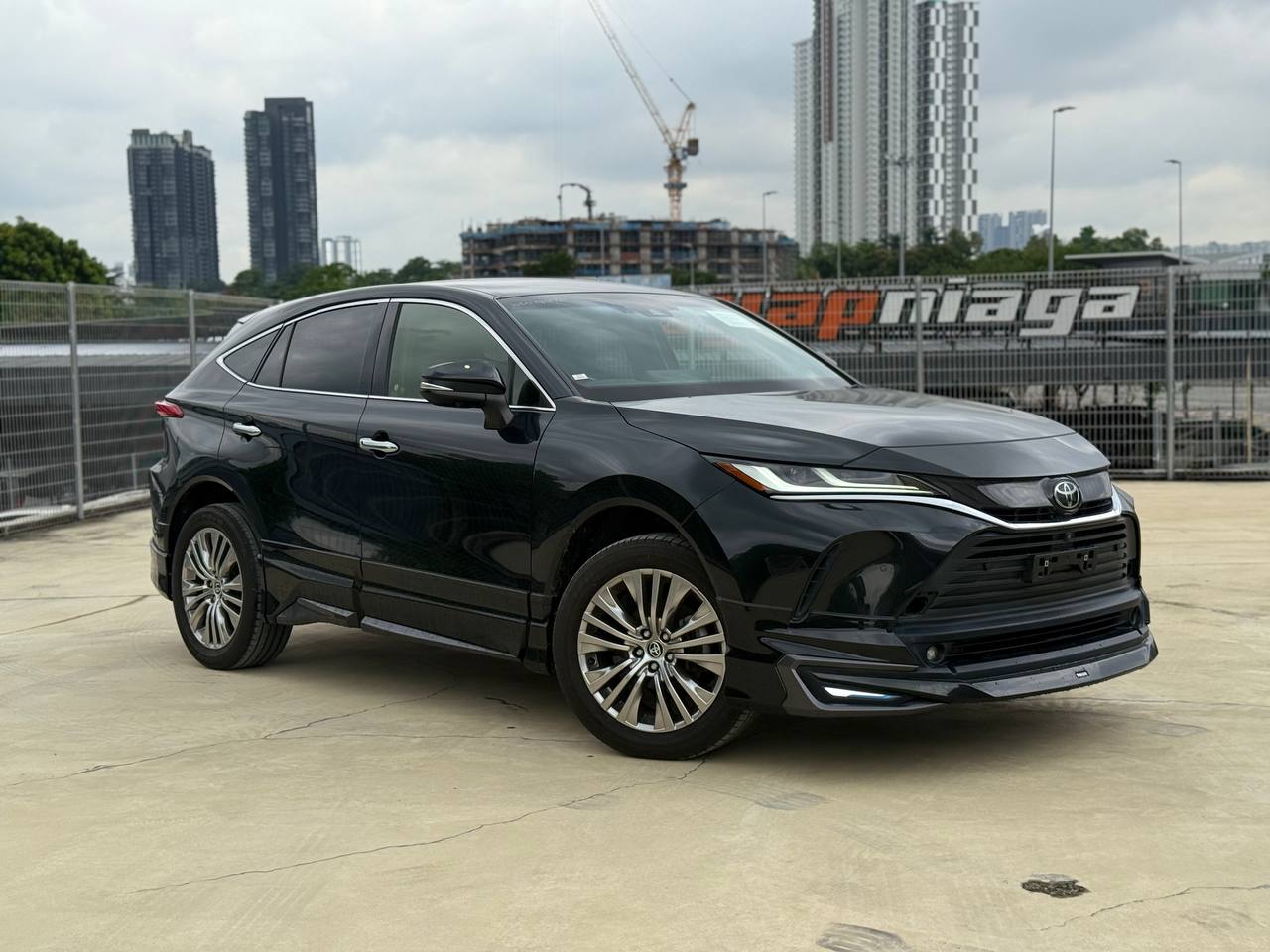 (MERDEKA SALES) 2021 TOYOTA HARRIER 2.0 Z HALF LEATHER