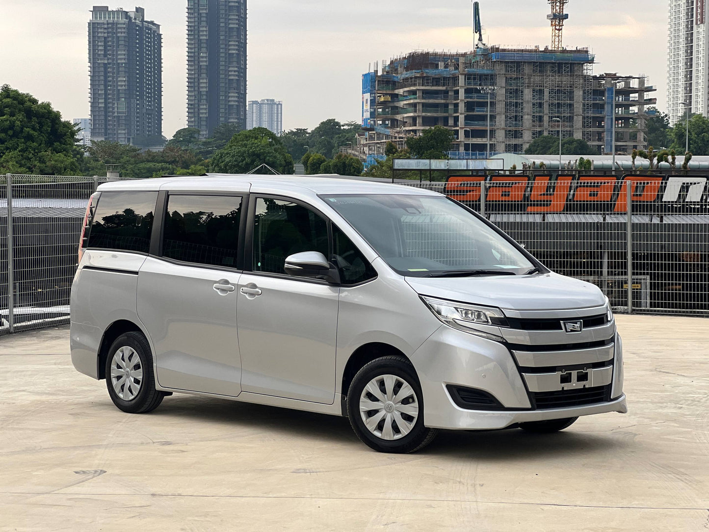 2021 TOYOTA NOAH 2.0X