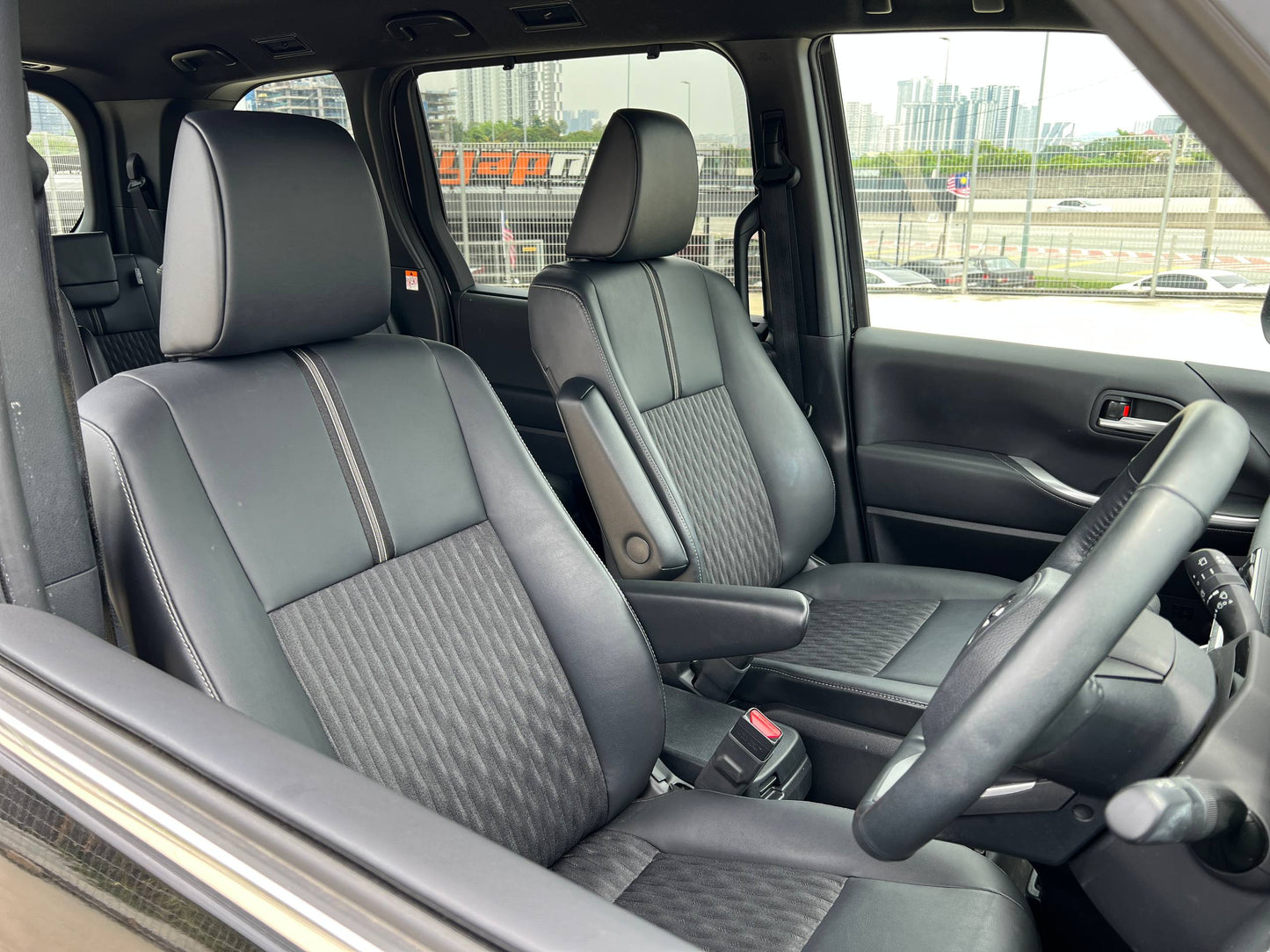 2022 TOYOTA VOXY 2.0 S-Z 2.0 DYNAMIC FORCE NEW MODEL