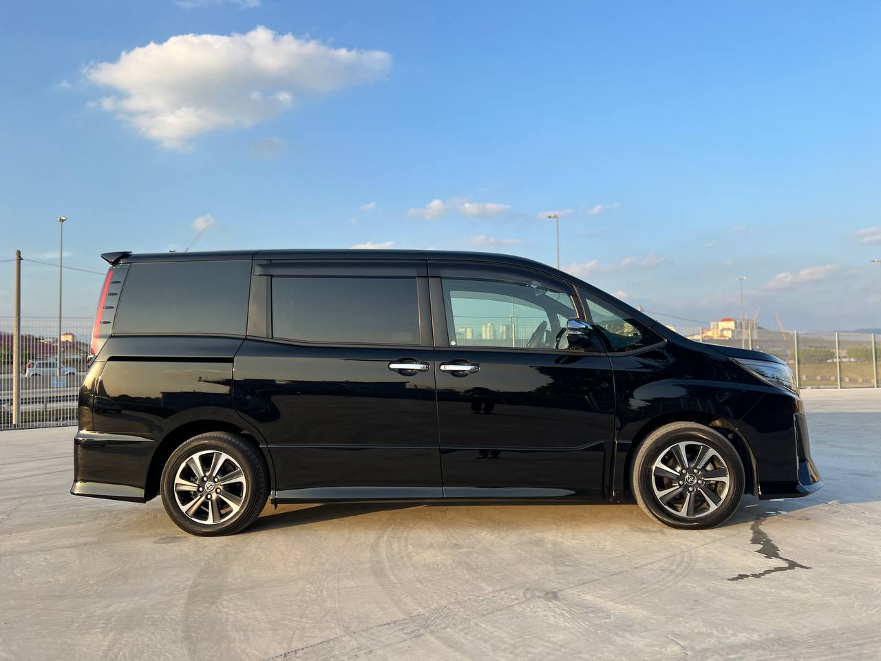 2021 TOYOTA NOAH 2.0 WXB III