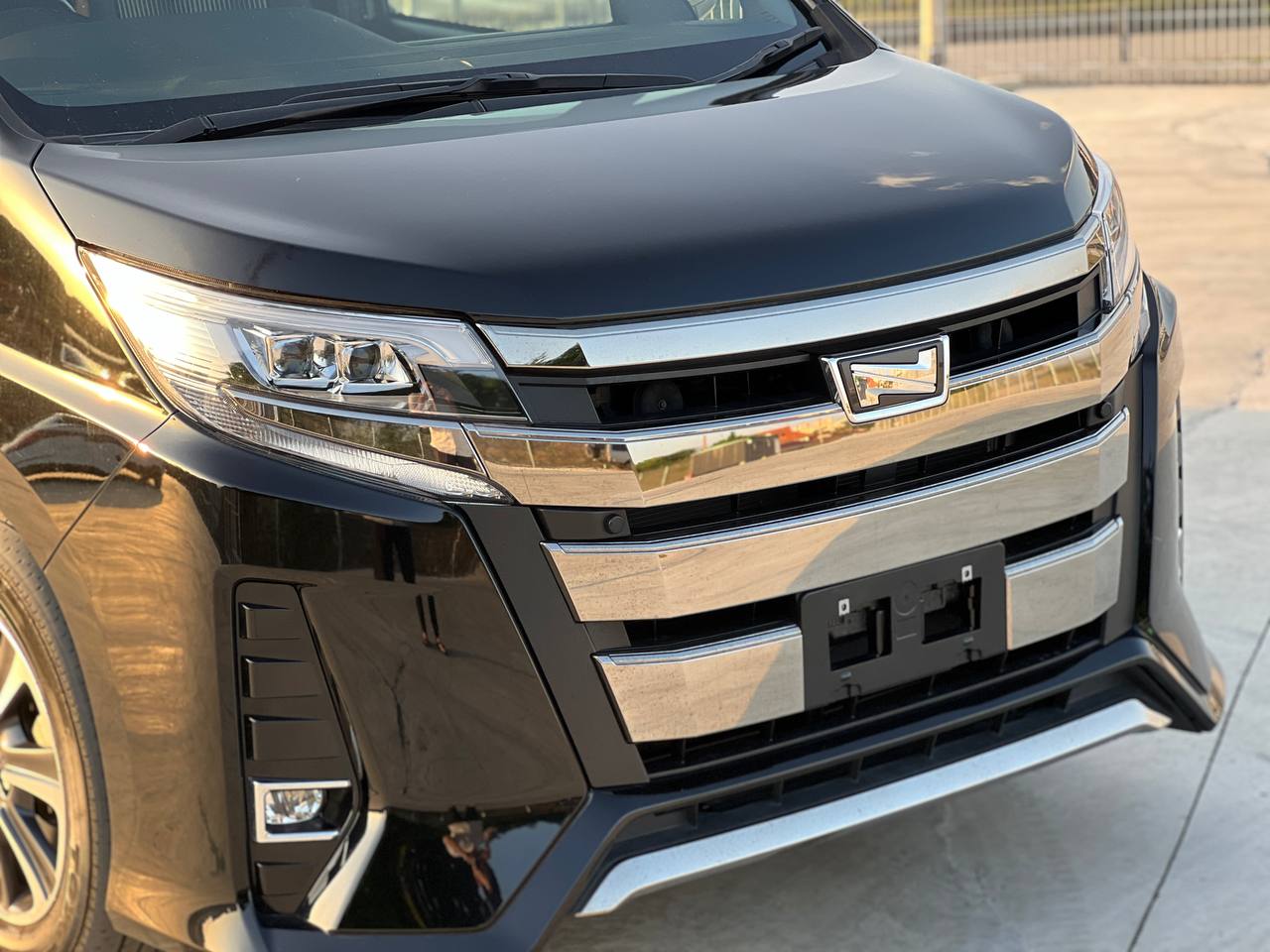 2021 TOYOTA NOAH 2.0 WXB III
