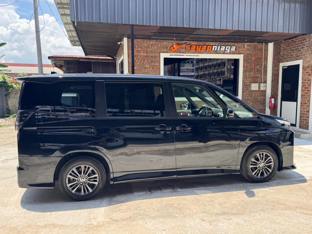 TOYOTA VOXY 2.0 S-G