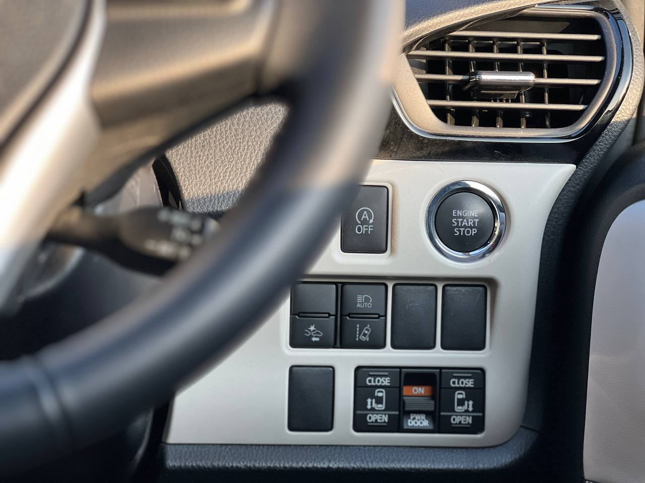 2021 TOYOTA NOAH 2.0 WXB III