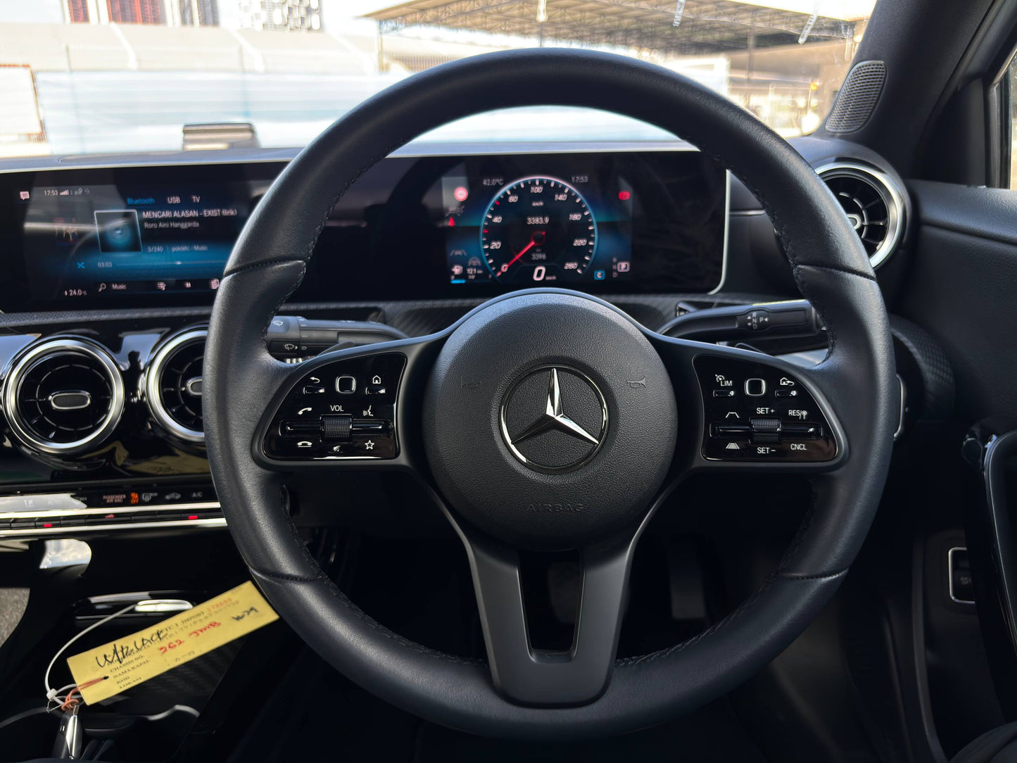 MERCEDES-BENZ A180 SE SEDAN 1.3T