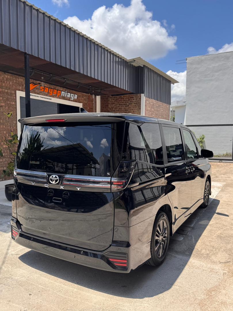TOYOTA VOXY 2.0 S-G