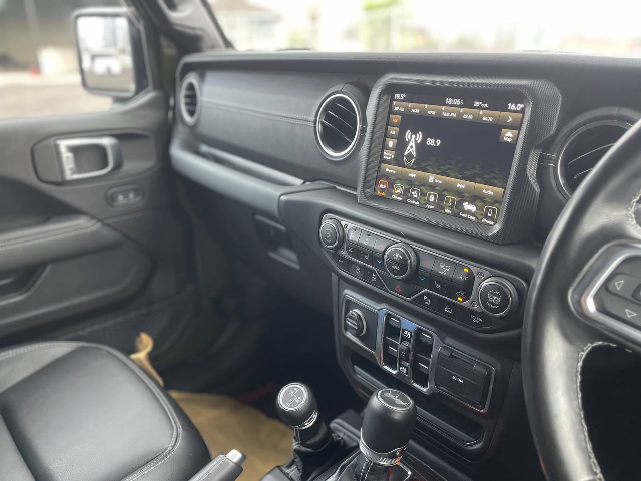 JEEP WRANGLER UNLIMITED SAHARA 4WD 2.0T
