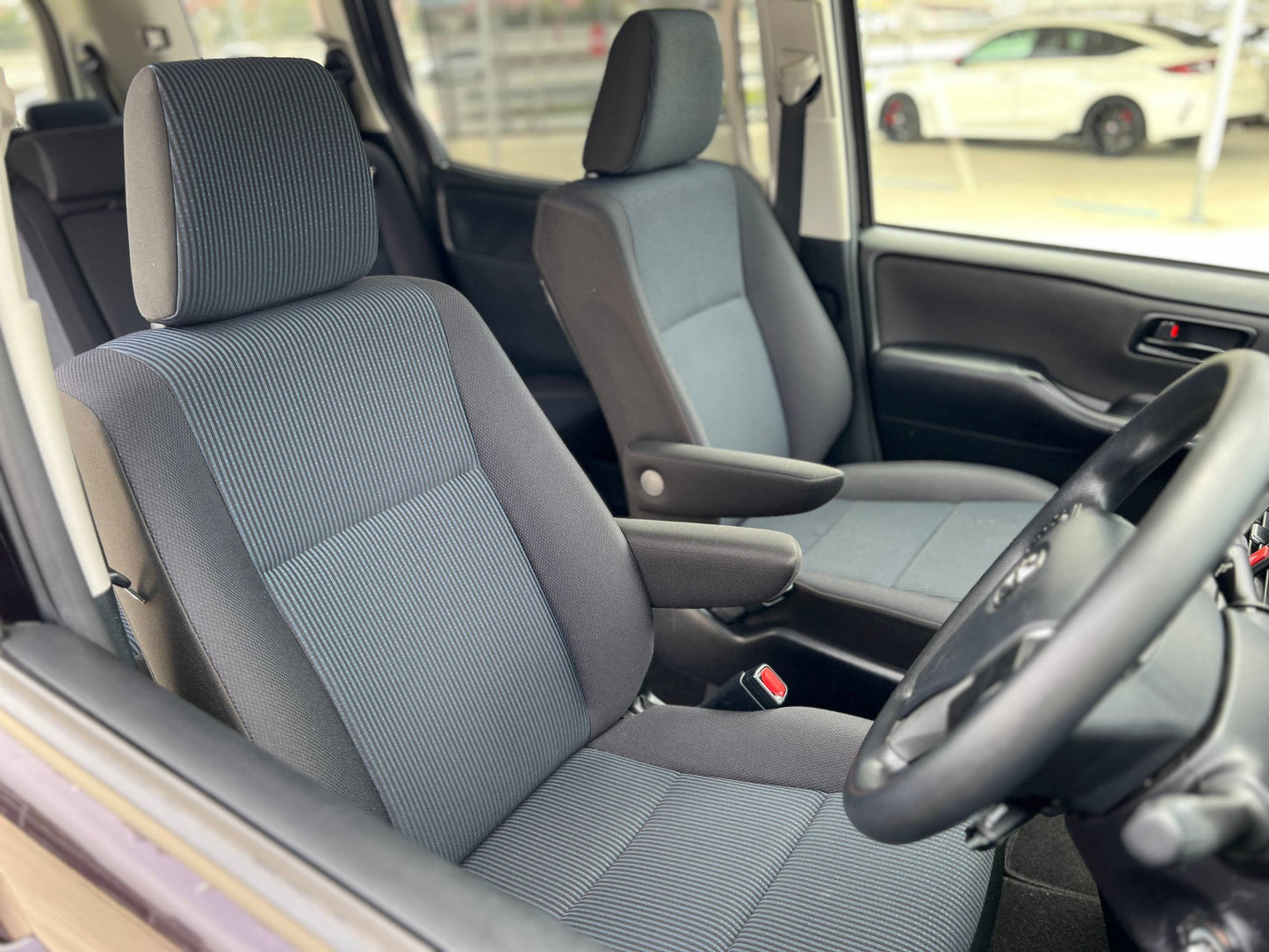 2021 TOYOTA NOAH 2.0X
