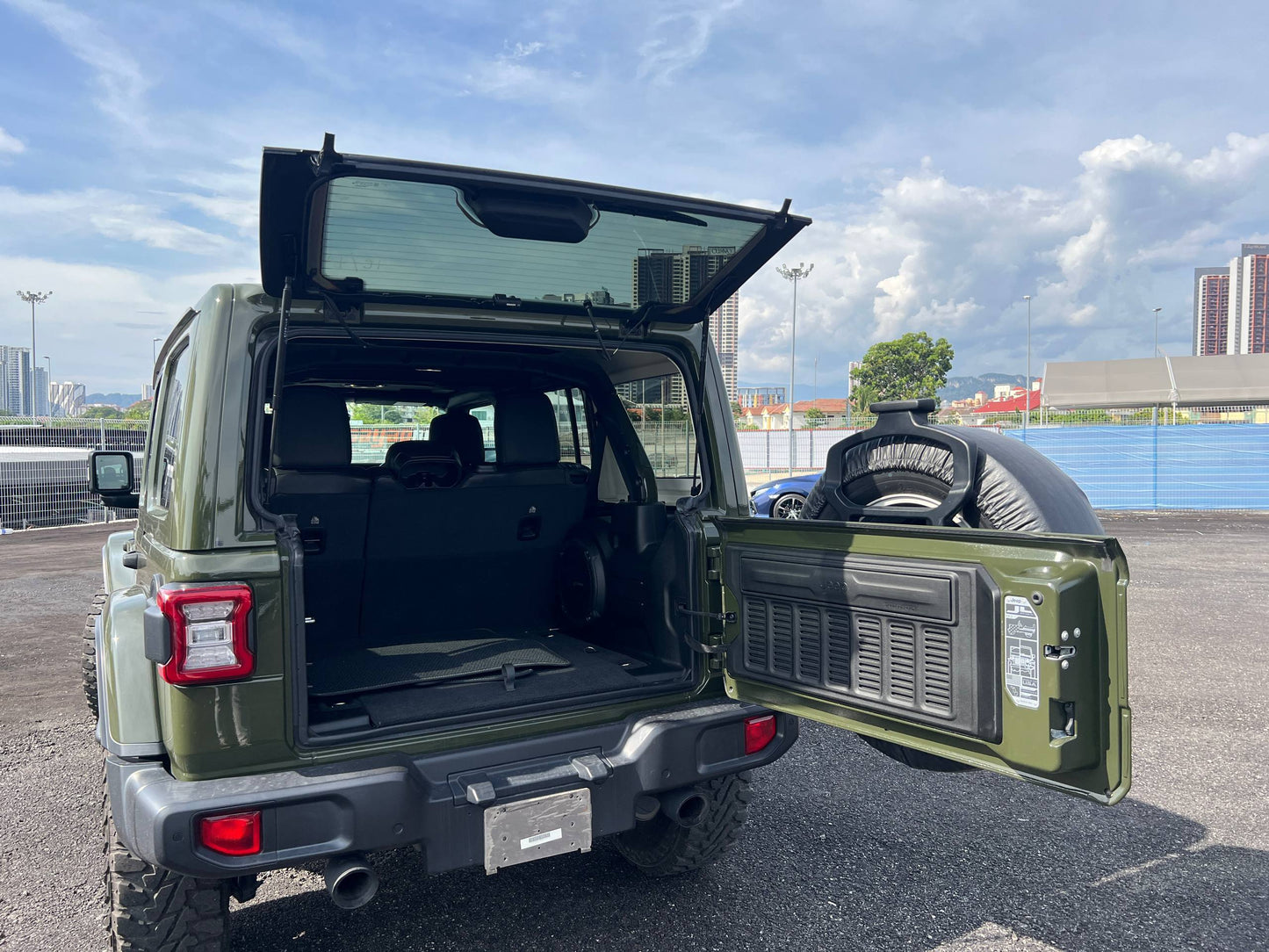 EEP WRANGLER SAHARA UNLIMITED 2.0T 4WD 80th ANNIVERSARY EDITION