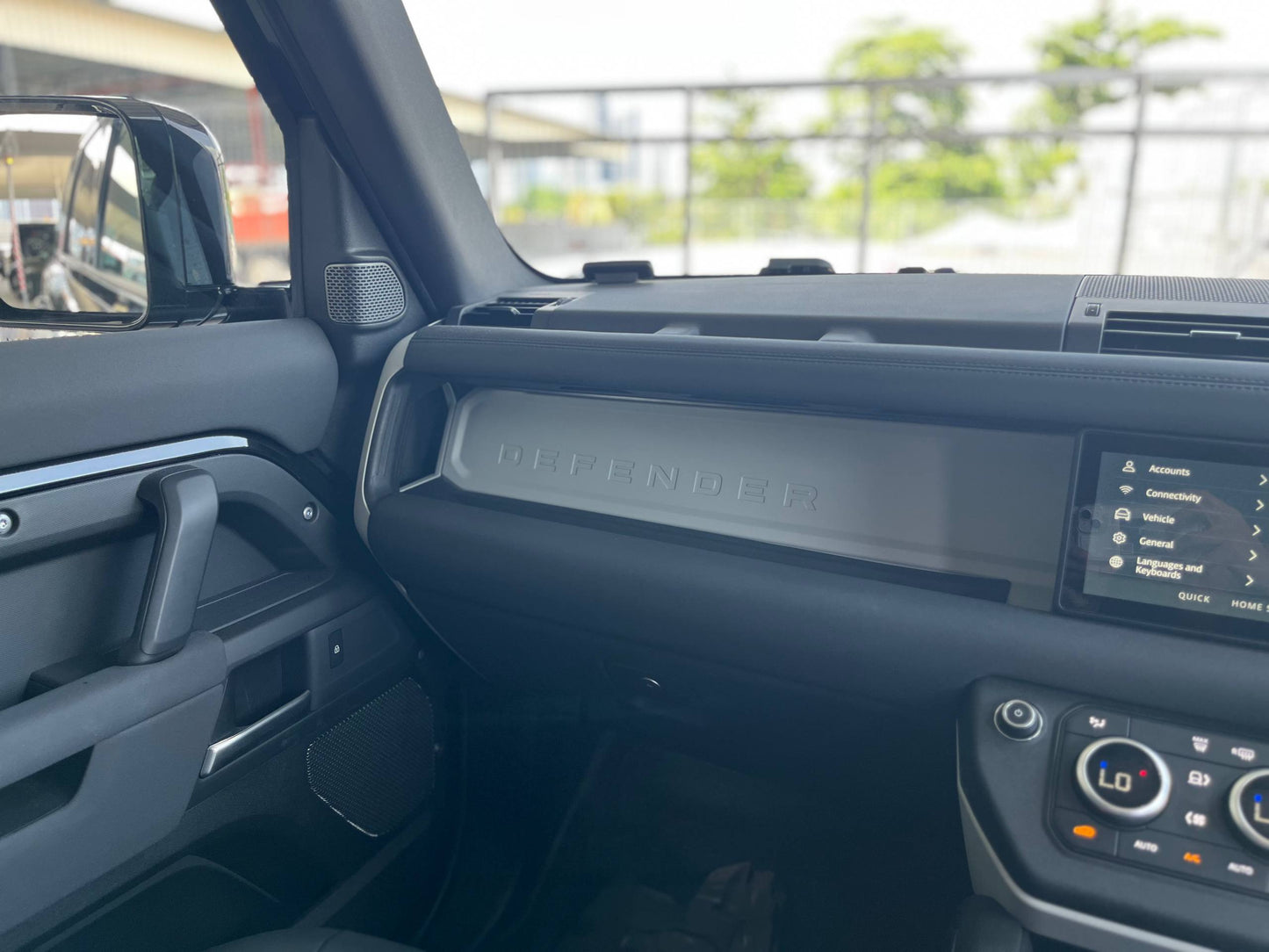 LAND ROVER DEFENDER 110S P300
