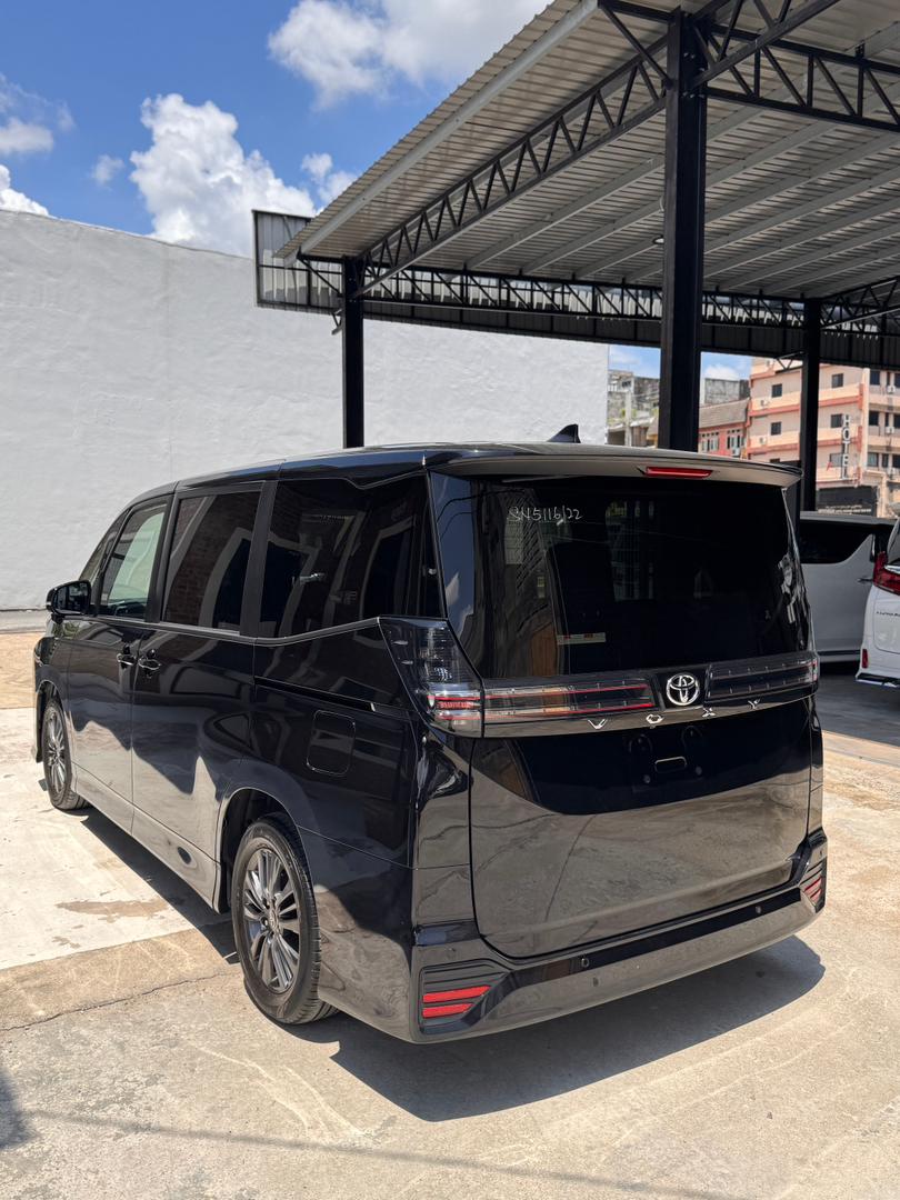 TOYOTA VOXY 2.0 S-G