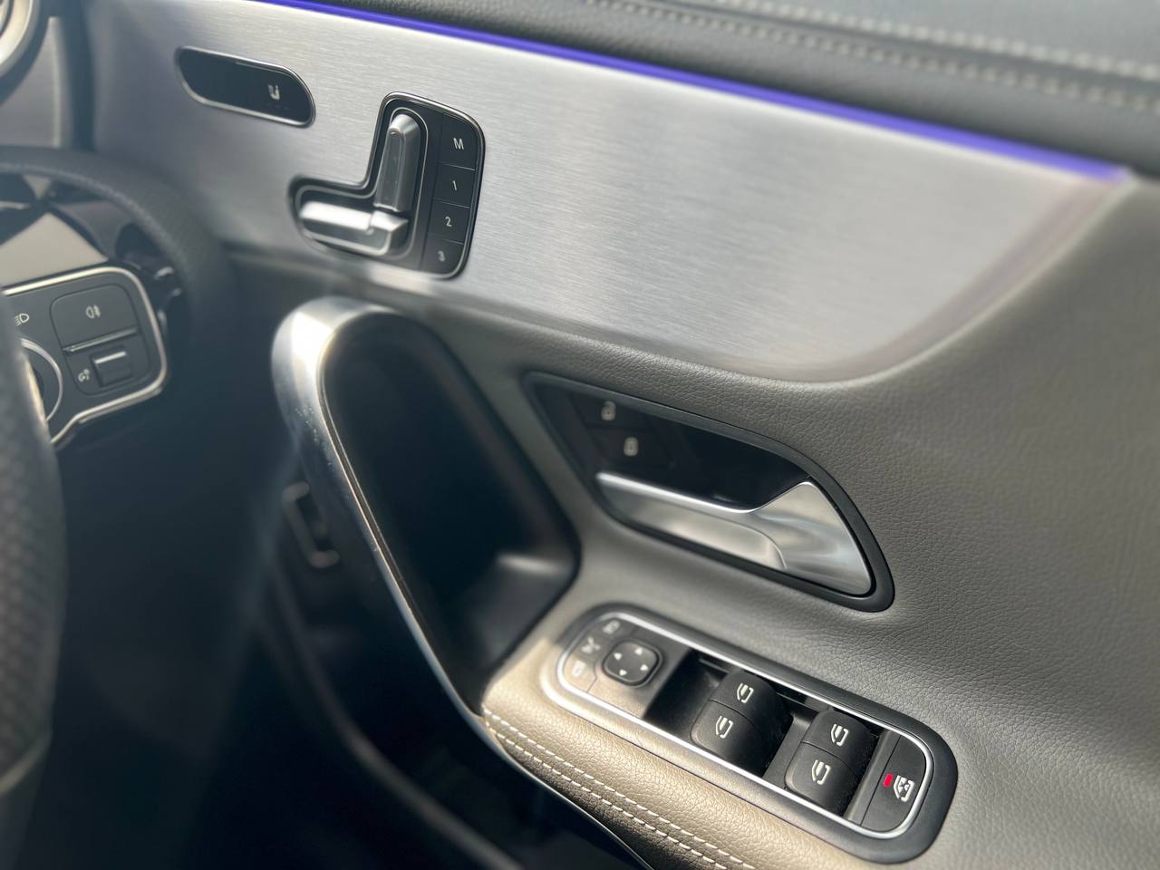 MERCEDES CLA250 AMG LINE 2.0T PREMIUM-PLUS