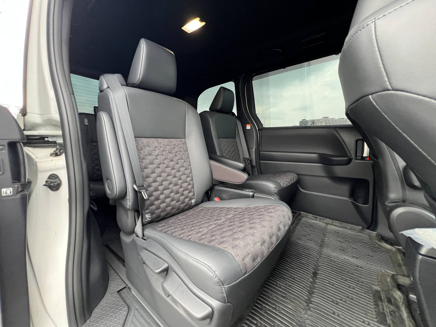 VOXY 2.0 S-Z (NEW MODEL)