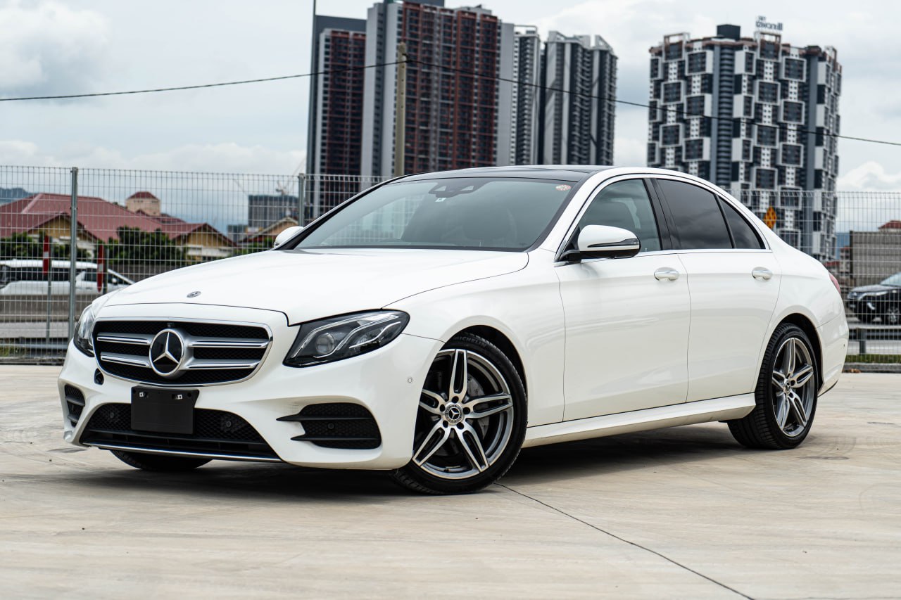 2018 MERCEDES BENZ E200 AMG SPORT 2.0T (WHITE)