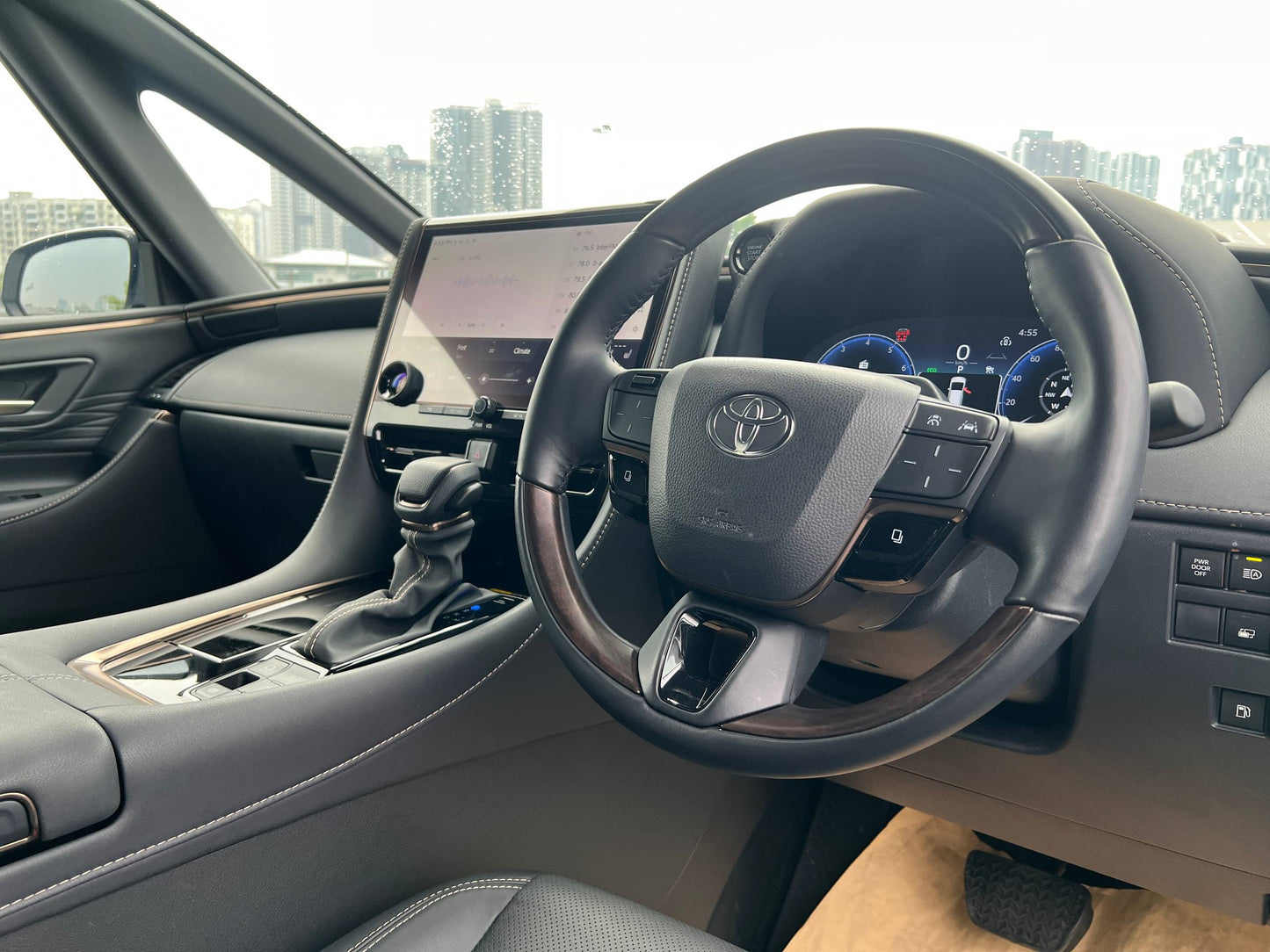 ALPHARD 2.5 Z NEW MODEL