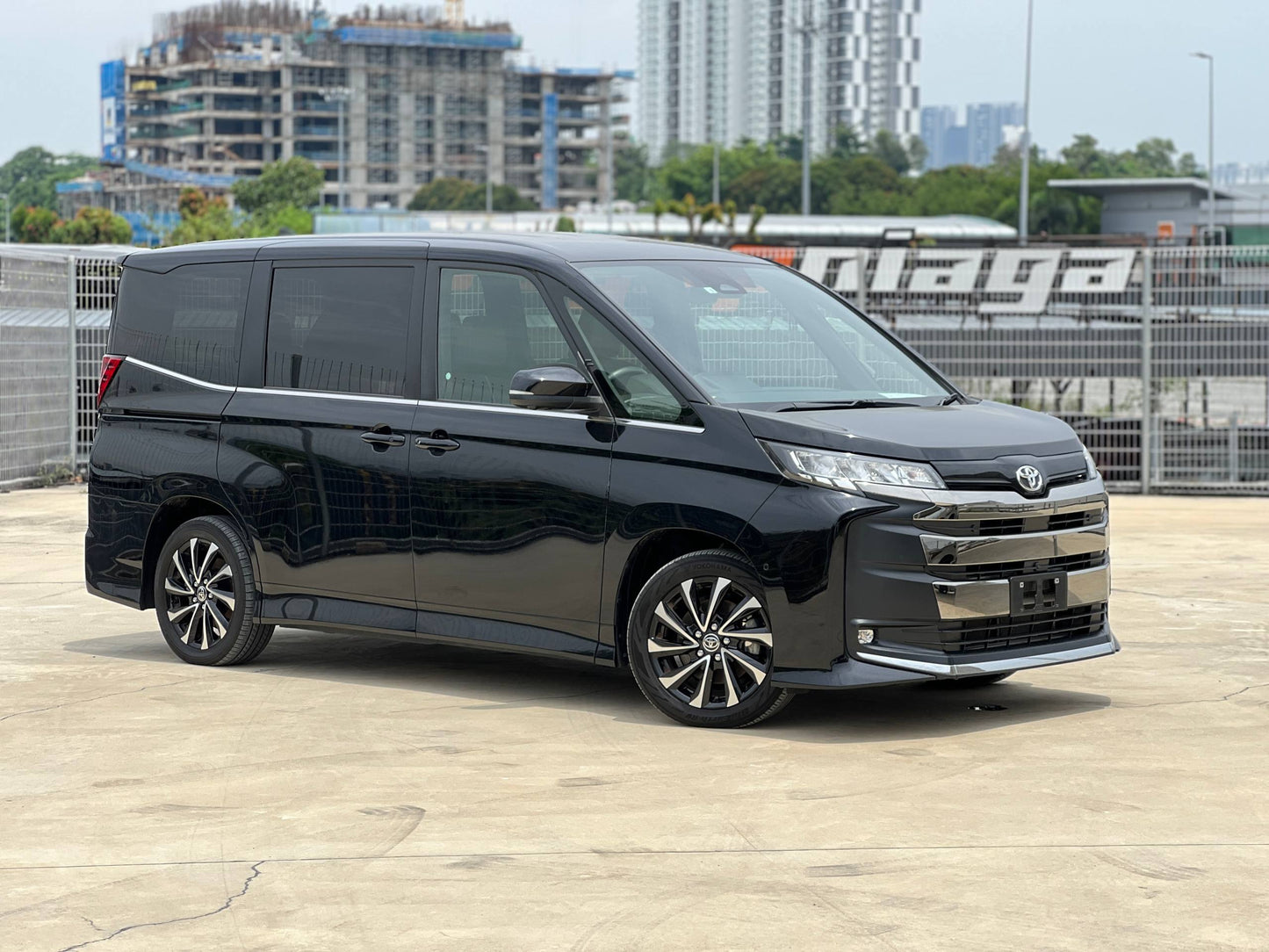2022 TOYOTA VOXY 2.0 S-Z 2.0 DYNAMIC FORCE NEW MODEL