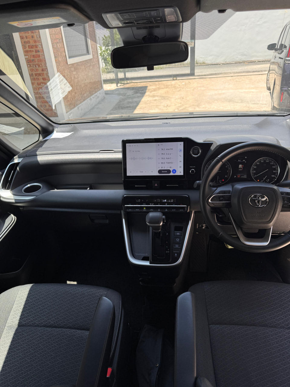 TOYOTA VOXY 2.0 S-G