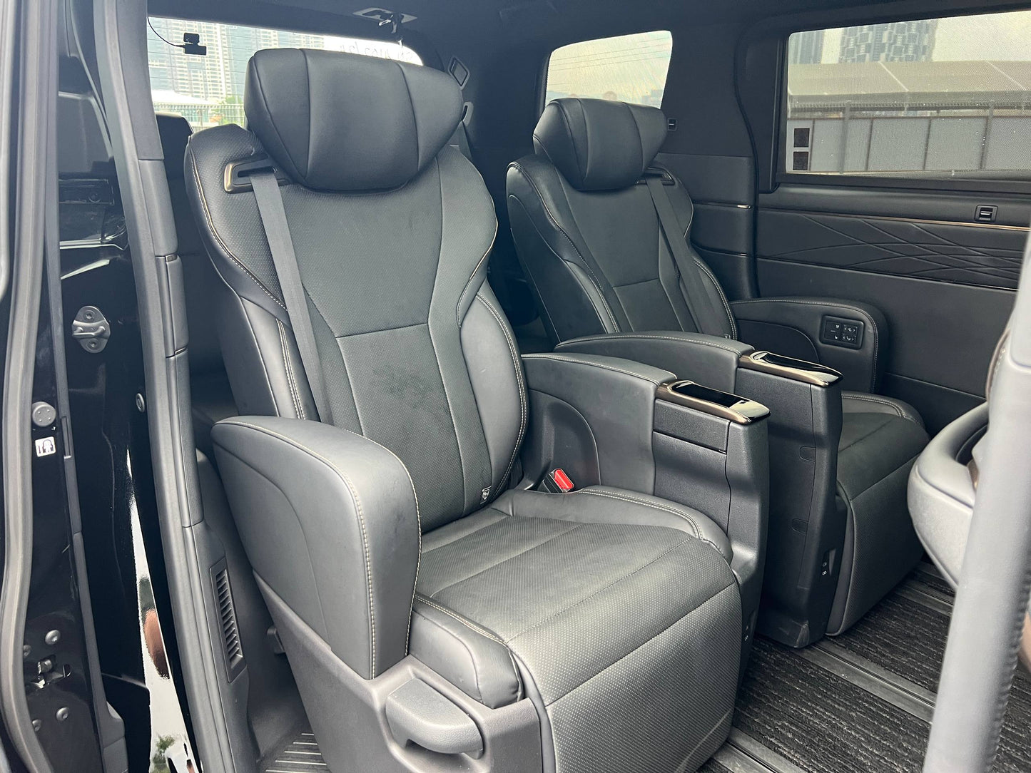 TOYOTA ALPHARD Z MODELLISTA