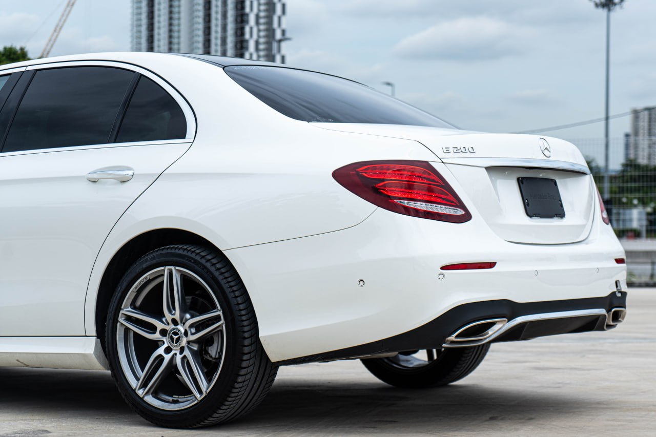 2018 MERCEDES BENZ E200 AMG SPORT 2.0T (WHITE)