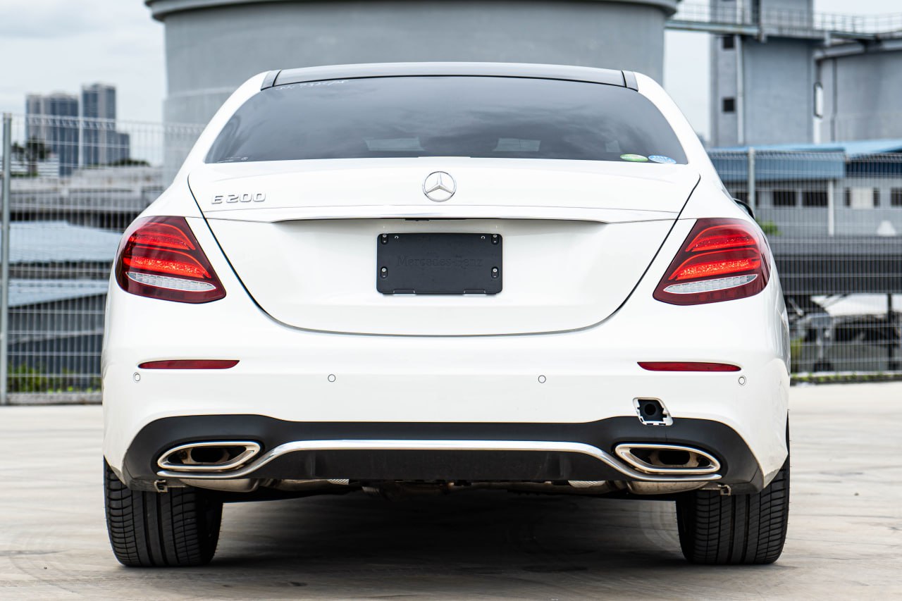 2018 MERCEDES BENZ E200 AMG SPORT 2.0T (WHITE)
