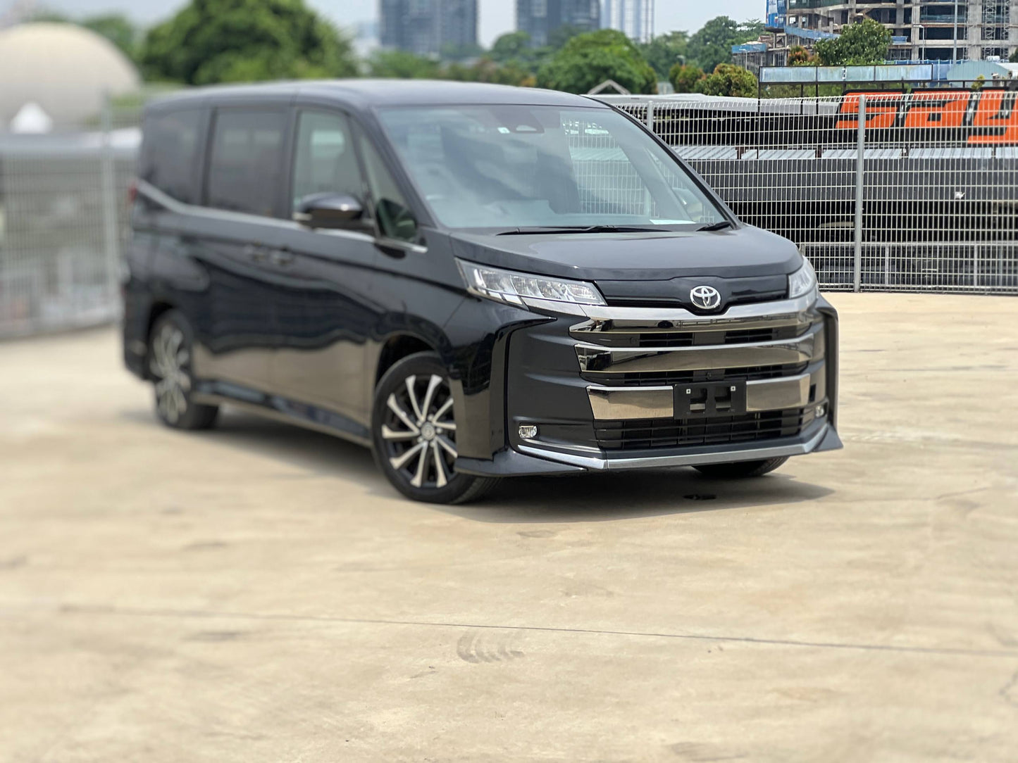 2022 TOYOTA VOXY 2.0 S-Z 2.0 DYNAMIC FORCE NEW MODEL