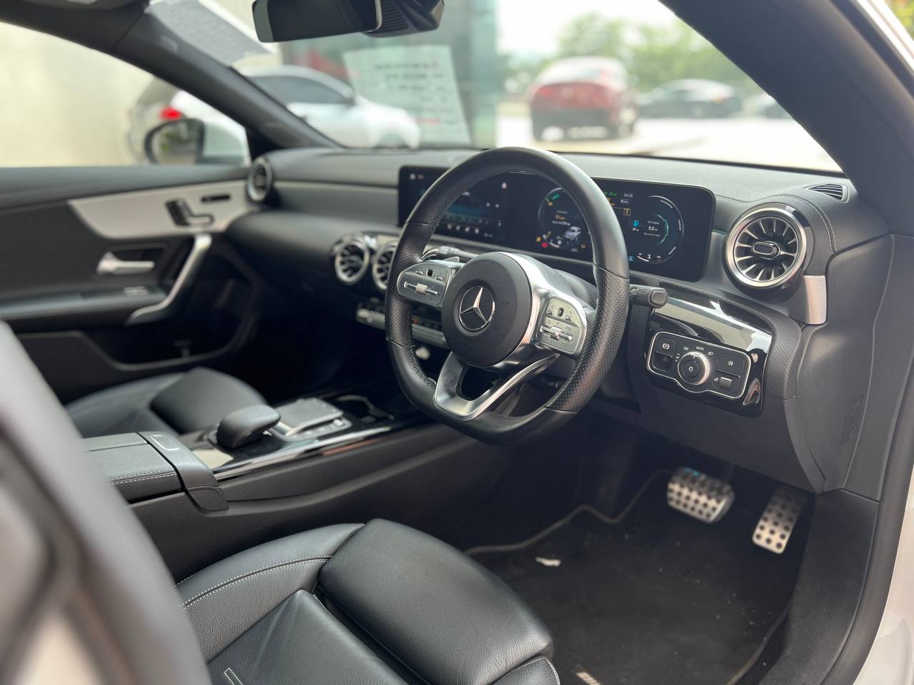 MERCEDES CLA200 AMG LINE 1.3T PREMIUM-PLUS (WHITE)