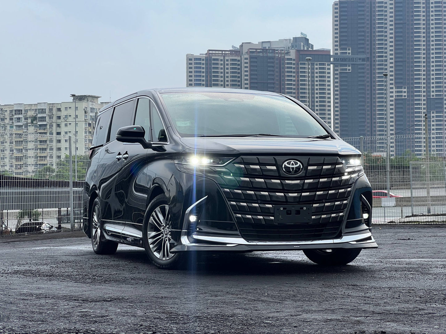 TOYOTA ALPHARD Z MODELLISTA