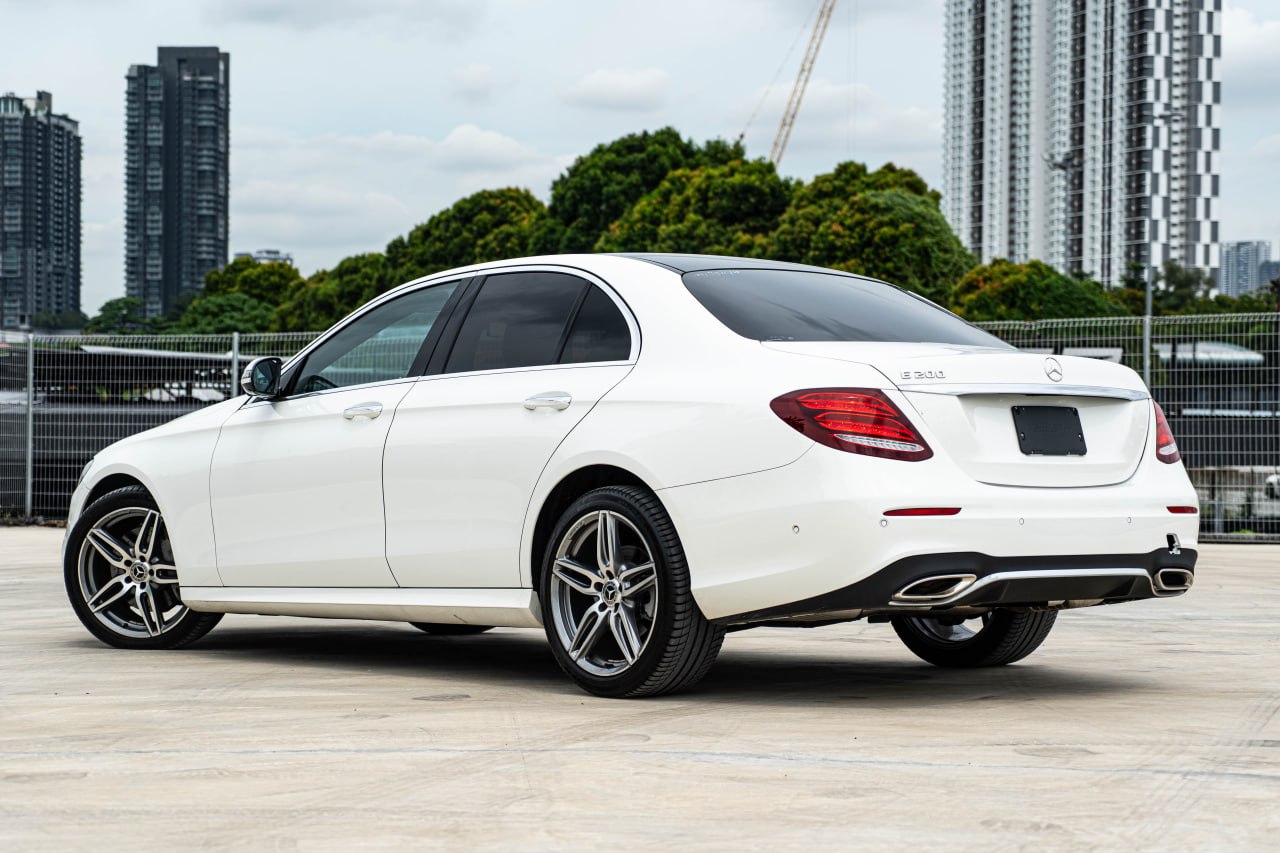 2018 MERCEDES BENZ E200 AMG SPORT 2.0T (WHITE)