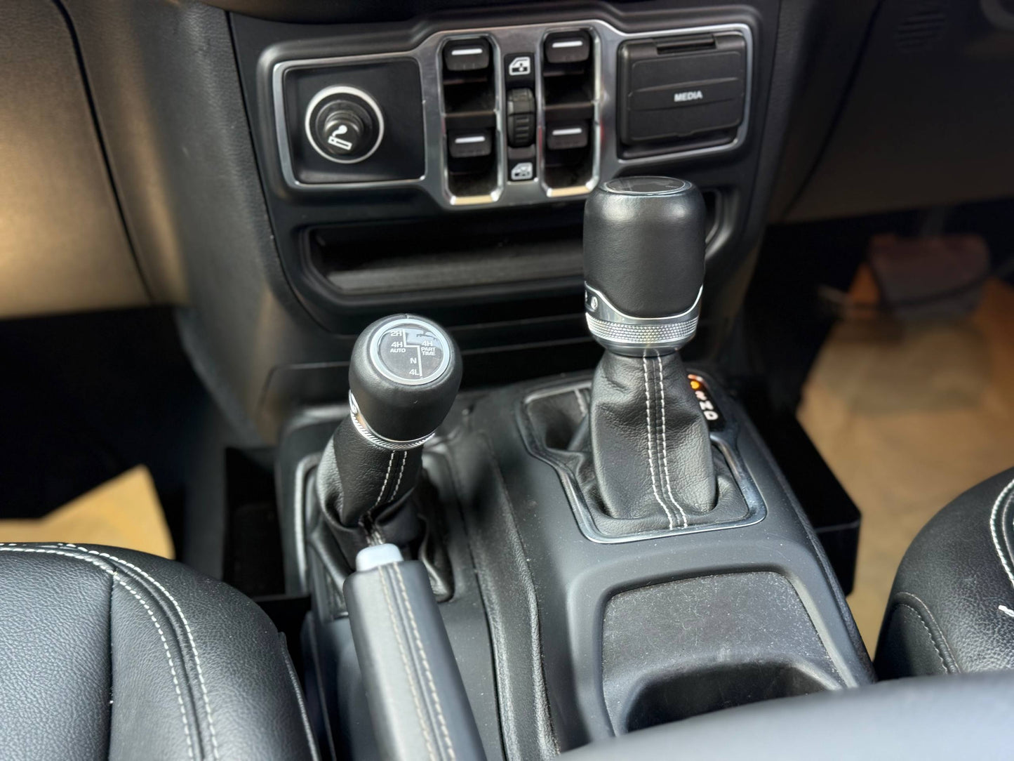 JEEP WRANGLER UNLIMITED SAHARA 4WD 2.0T