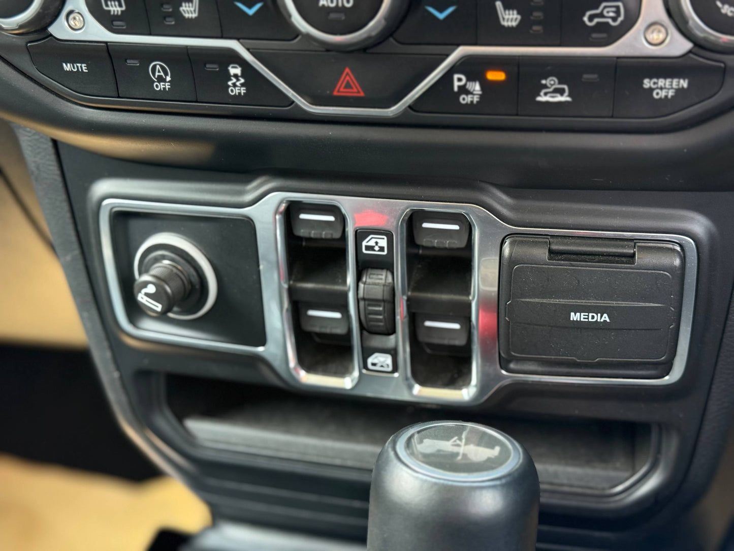 JEEP WRANGLER UNLIMITED SAHARA 4WD 2.0T