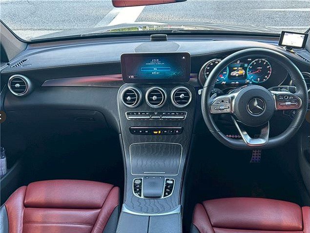 MERCEDES-BENZ GLC300 AMG LINE 4MATIC 2.0T