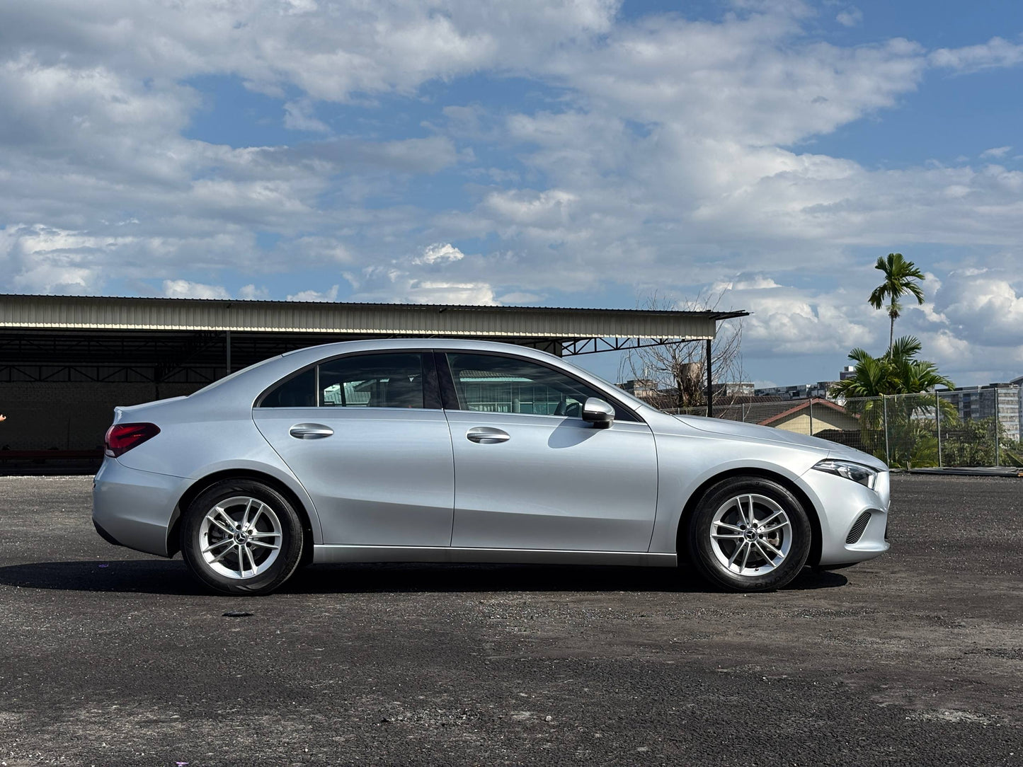 MERCEDES-BENZ A180 SE SEDAN 1.3T