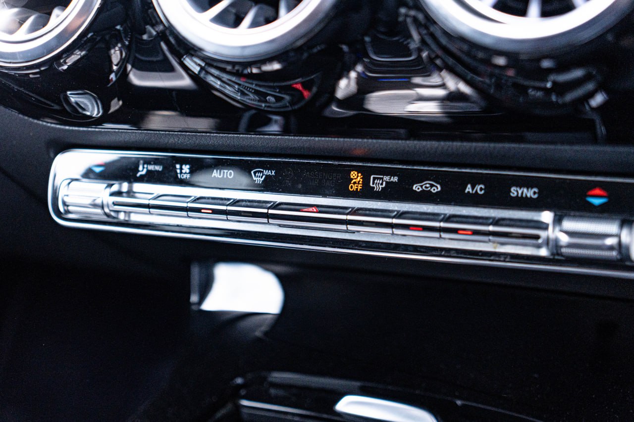 2021 MERCEDES BENZ CLA200 AMG LINE 1.3T PREMIUM PLUS