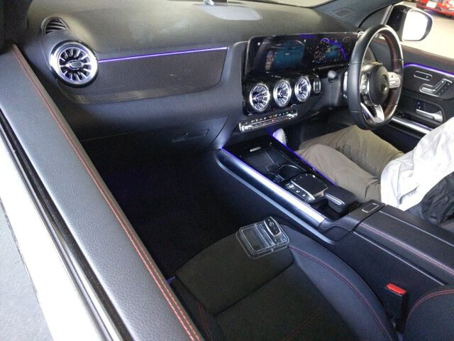 MERCEDES-BENZ GLA180 AMG 1.3T