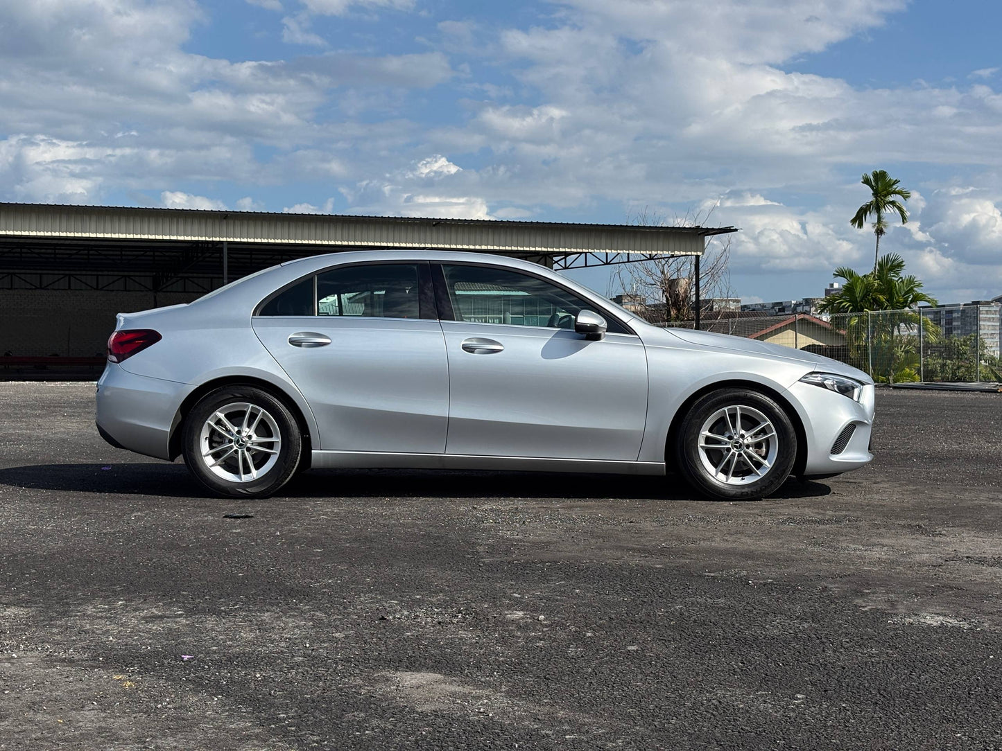 MERCEDES-BENZ A180 SE SEDAN 1.3T