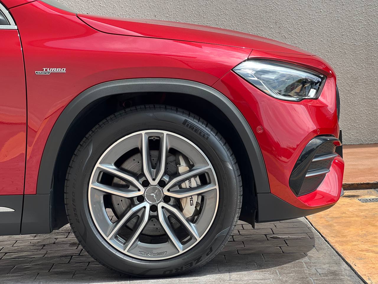 MERCEDES-BENZ GLA35 2.0