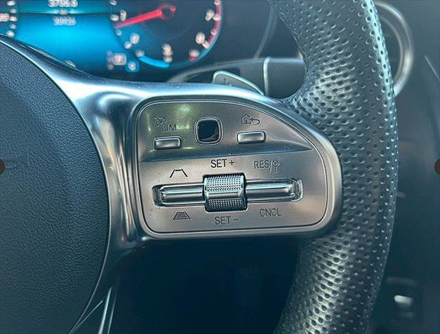 MERCEDES-BENZ GLC300 AMG LINE 4MATIC 2.0T