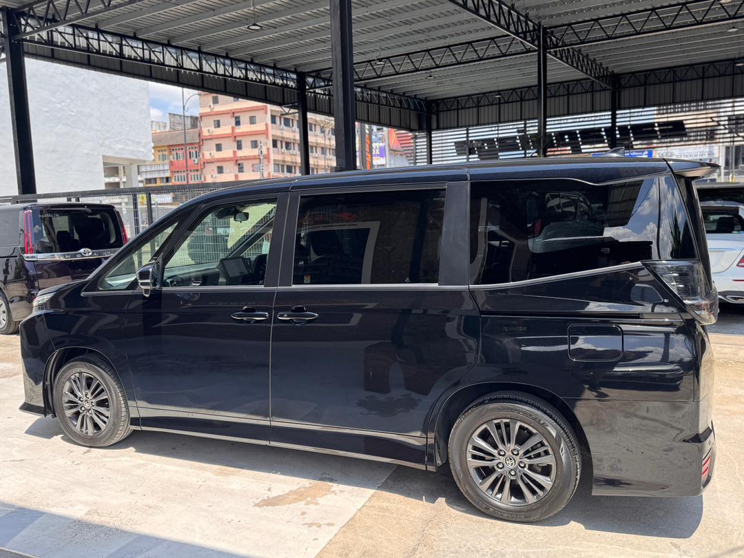 TOYOTA VOXY 2.0 S-G