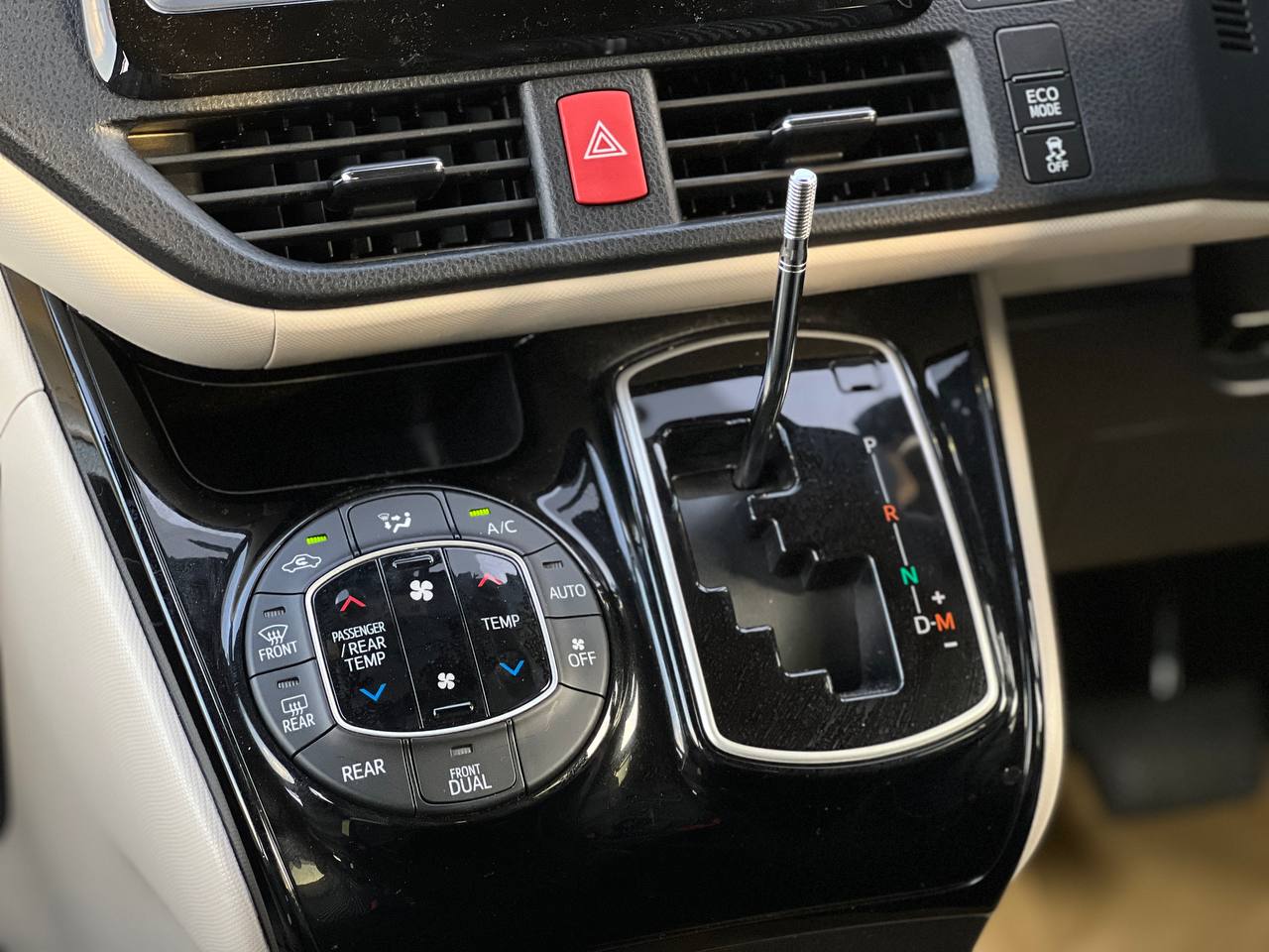 2021 TOYOTA NOAH 2.0 WXB III