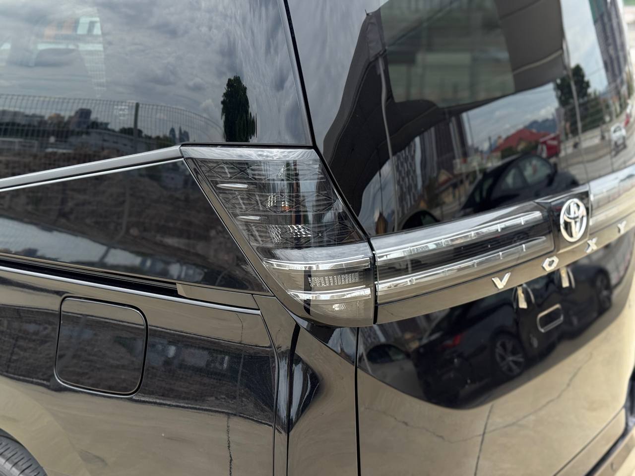 TOYOTA VOXY 2.0 S-G