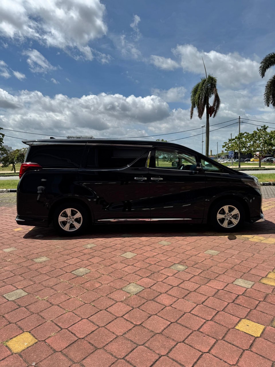 TOYOTA ALPHARD 2.5X