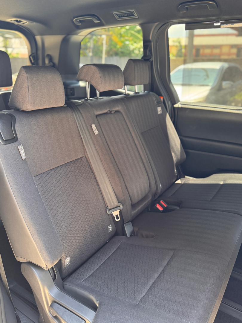 TOYOTA VOXY 2.0 S-G