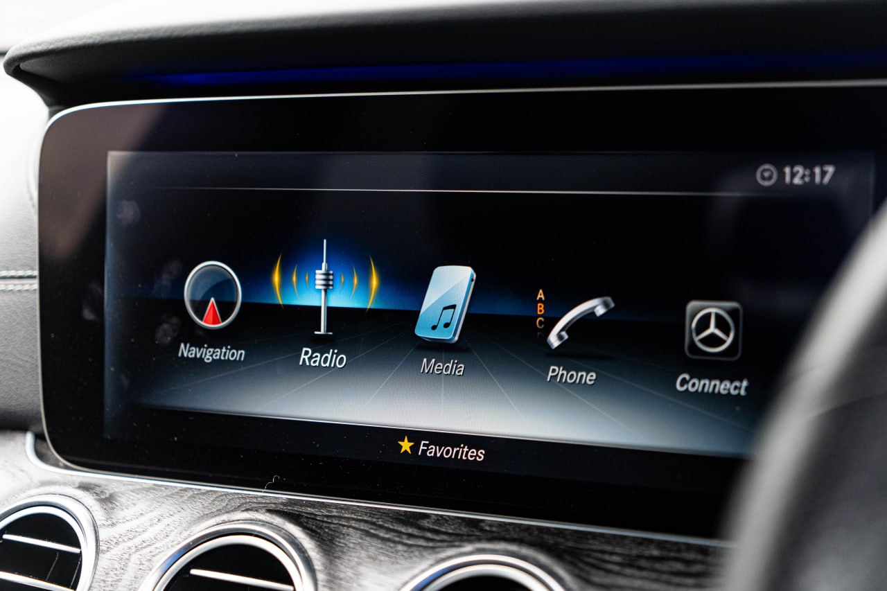 2018 MERCEDES BENZ E200 AMG SPORT 2.0T (WHITE)